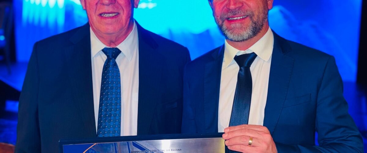Nichele é homenageada pela Associação Comercial do Paraná por pioneirismo e tradição
