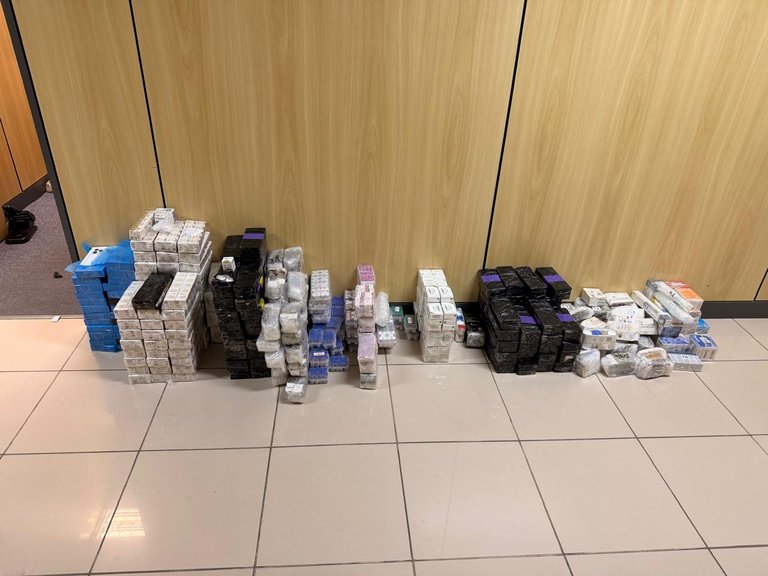 PF apreende carga de mercadorias estrangeiras irregulares em São José dos Pinhais