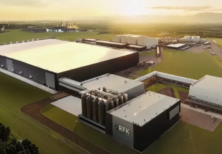 Gigante de bebidas inaugura fábrica de R$ 400 milhões em São José dos Pinhais e impulsiona geração de empregos