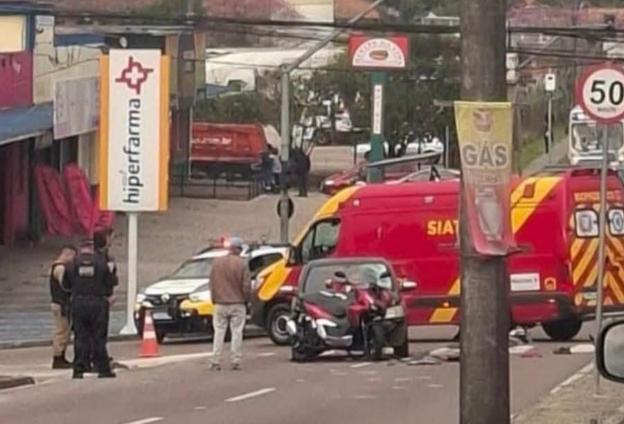 Motociclista fica ferido após acidente na Avenida Rui Barbosa, em São José dos Pinhais