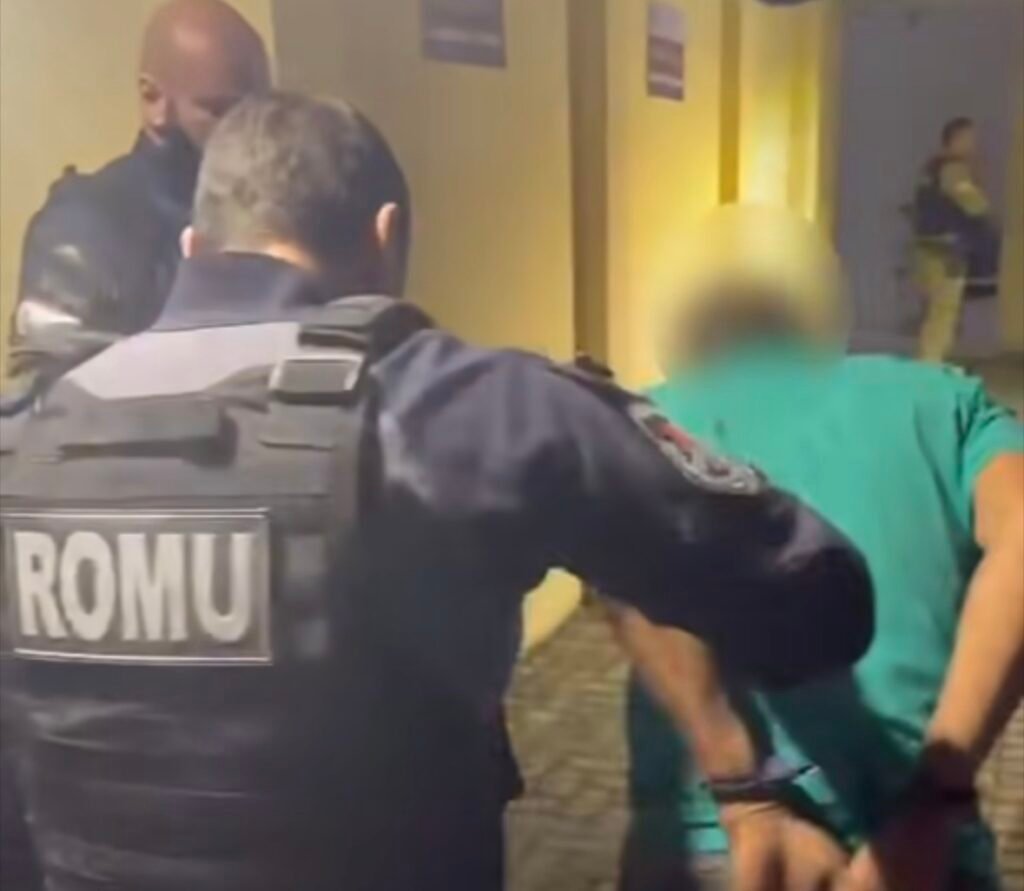 ROMU prende suspeito com centenas de porções de drogas prontas para venda em São José dos Pinhais