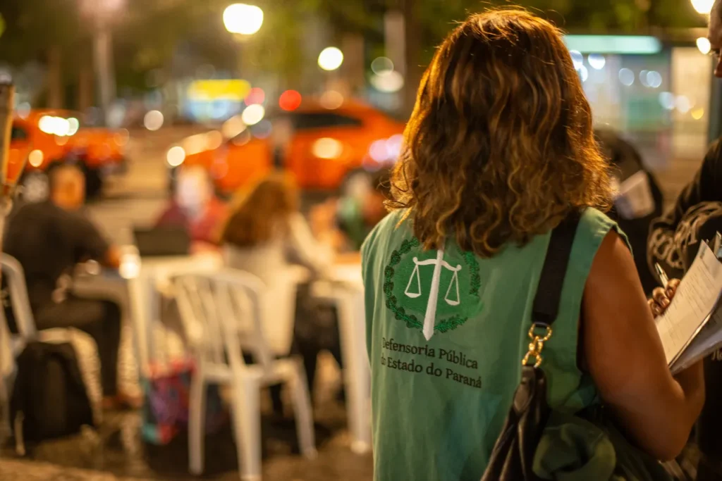 MUTIRÃO DA DEFENSORIA OFERECE ATENDIMENTO GRATUITO À POPULAÇÃO EM SITUAÇÃO DE RUA