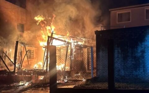 Incêndio destrói casa de família na comunidade do Cannaã, em São José dos Pinhais