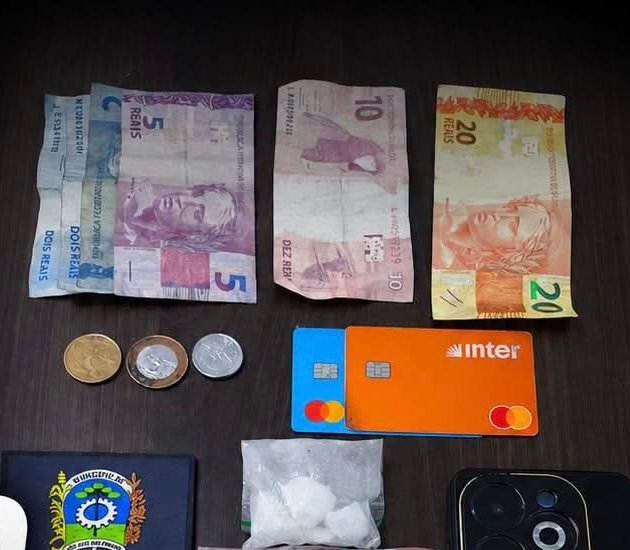 GUARDA MUNICIPAL PRENDE HOMEM SUSPEITO DE TRÁFICO DE DROGAS NO JARDIM BANDEIRANTES