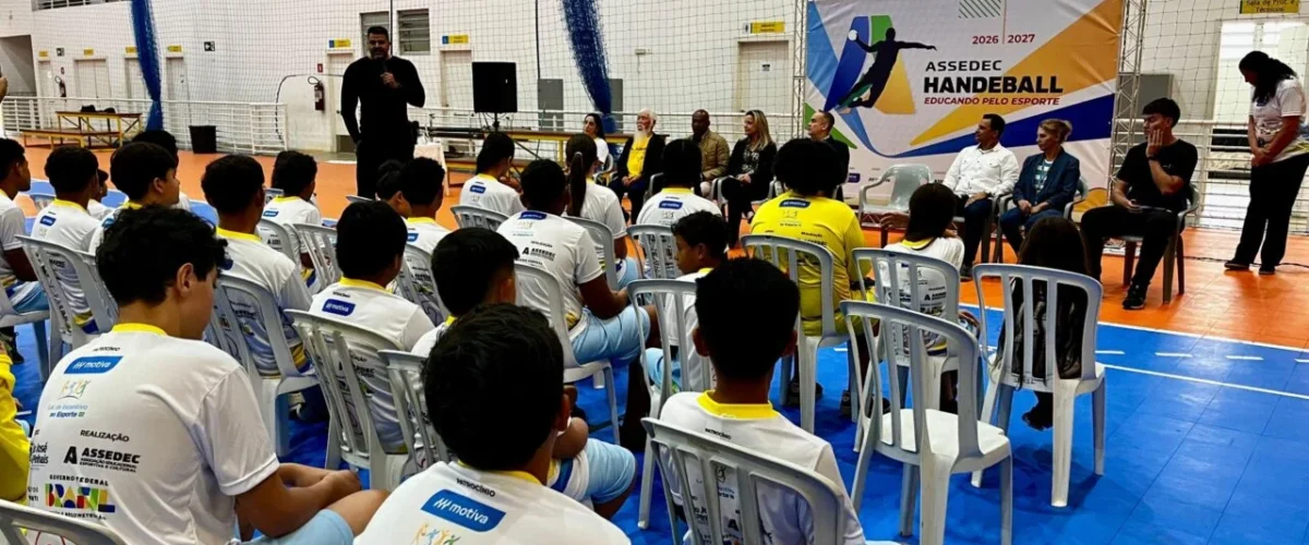 Projeto gratuito de handebol oferece 100 vagas para crianças e adolescentes em São José dos Pinhais
