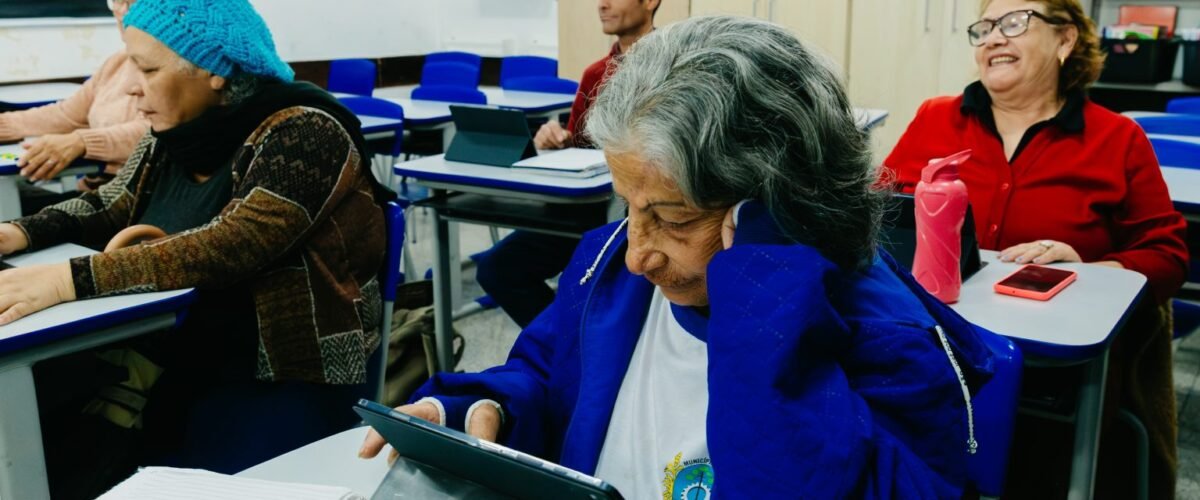 Aos 75 anos, Roseli volta a estudar e descobre que nunca é tarde para aprender