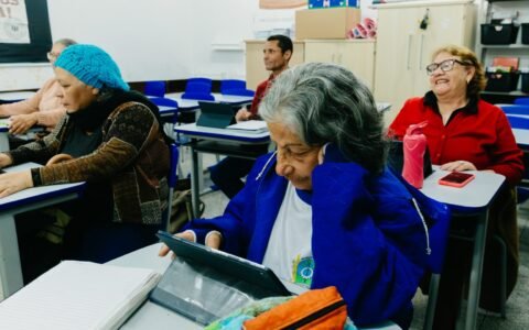 Aos 75 anos, Roseli volta a estudar e descobre que nunca é tarde para aprender