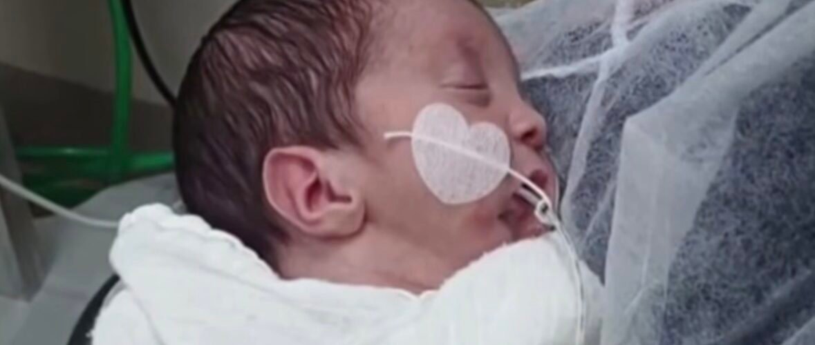 Bebê Noah recebe alta após ser encontrado vivo duas horas depois de ter sido declarado morto