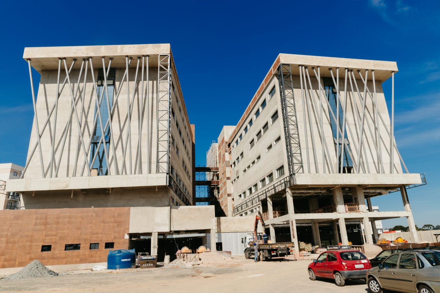 Novo Hospital e Maternidade de São José dos Pinhais chega a 50% de conclusão e entra na fase de acabamentos