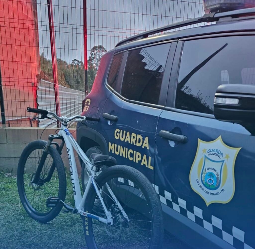 GUARDA MUNICIPAL ALERTA PARA O PERIGO DE CICLISTAS PEGAREM “RABEIRA” EM ÔNIBUS