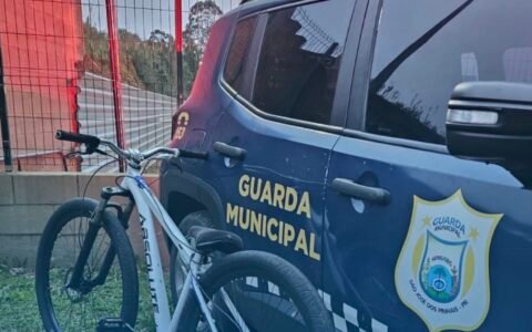 GUARDA MUNICIPAL ALERTA PARA O PERIGO DE CICLISTAS PEGAREM “RABEIRA” EM ÔNIBUS