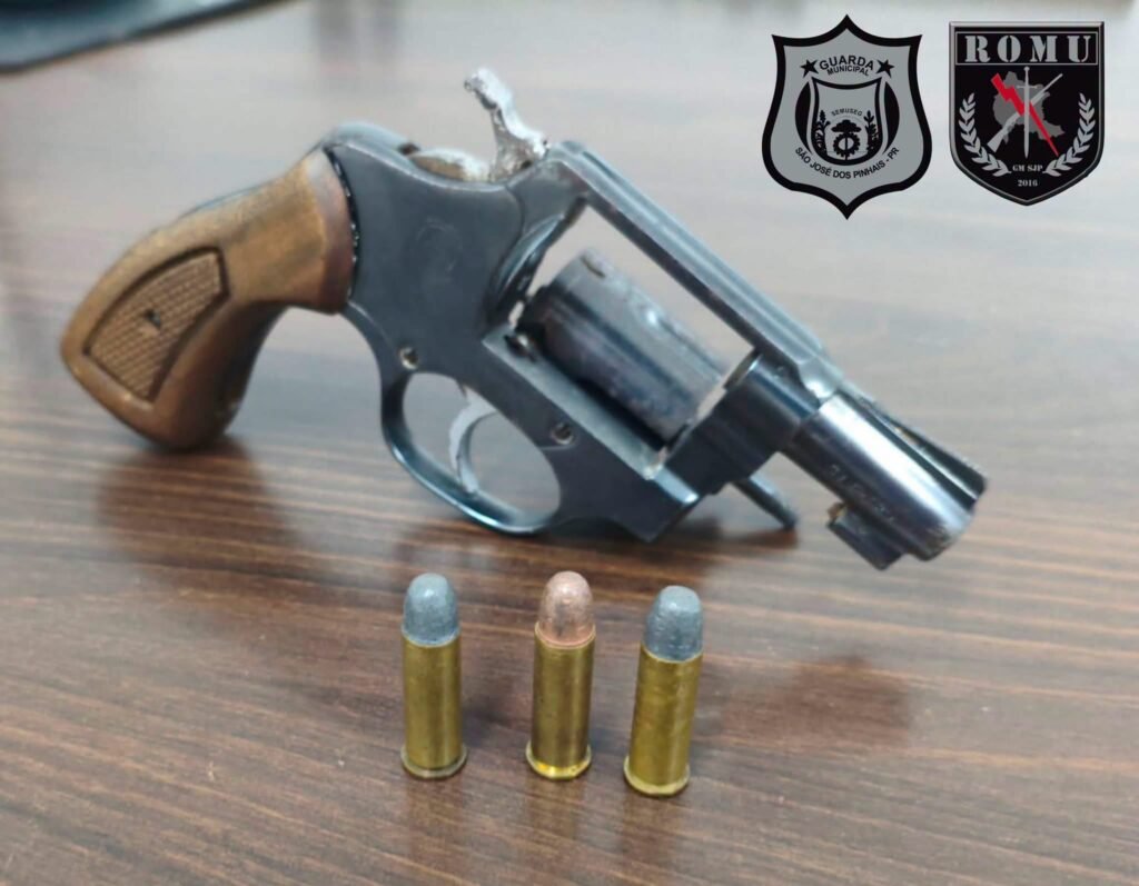 Homem é preso pela ROMU com revólver calibre .38 no Jardim Suzuki, em São José dos Pinhais