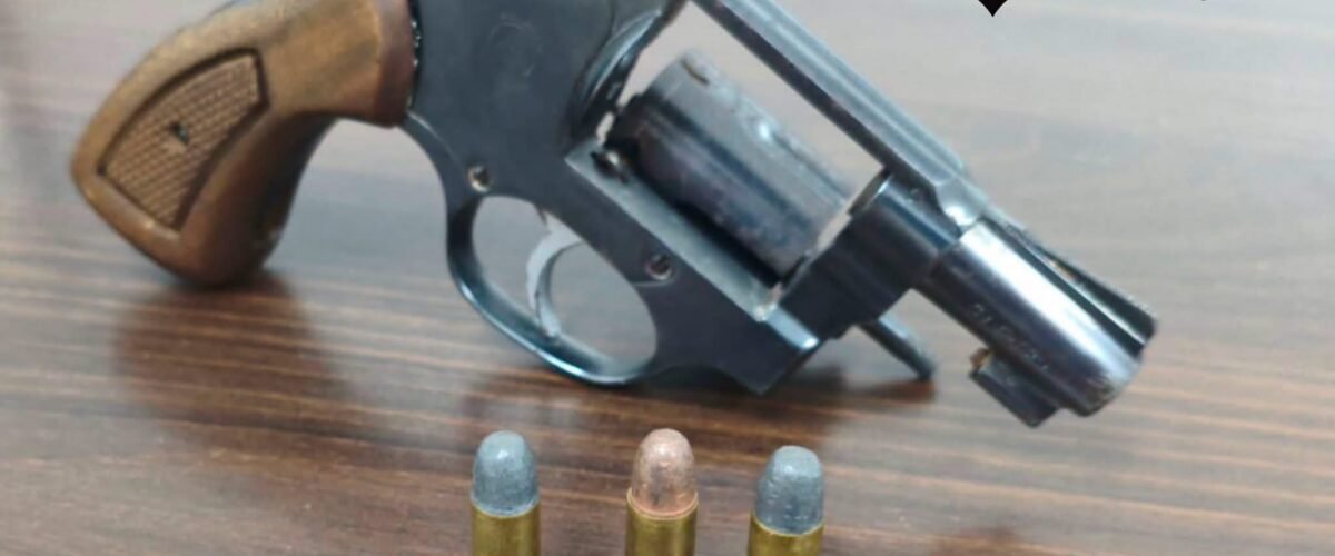 Homem é preso pela ROMU com revólver calibre .38 no Jardim Suzuki, em São José dos Pinhais