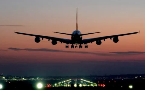 Voo da TAP com destino ao Aeroporto Afonso Pena declara emergência após despressurização e retorna a Lisboa