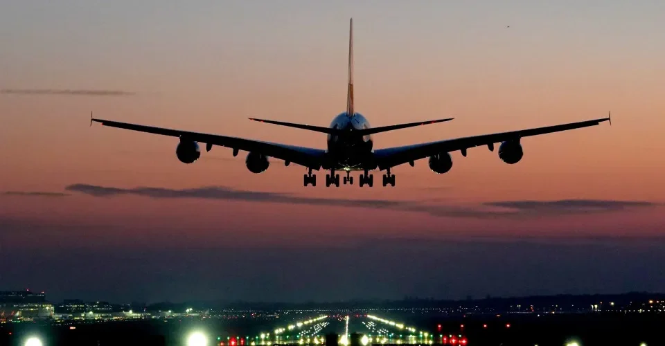 Voo da TAP com destino ao Aeroporto Afonso Pena declara emergência após despressurização e retorna a Lisboa