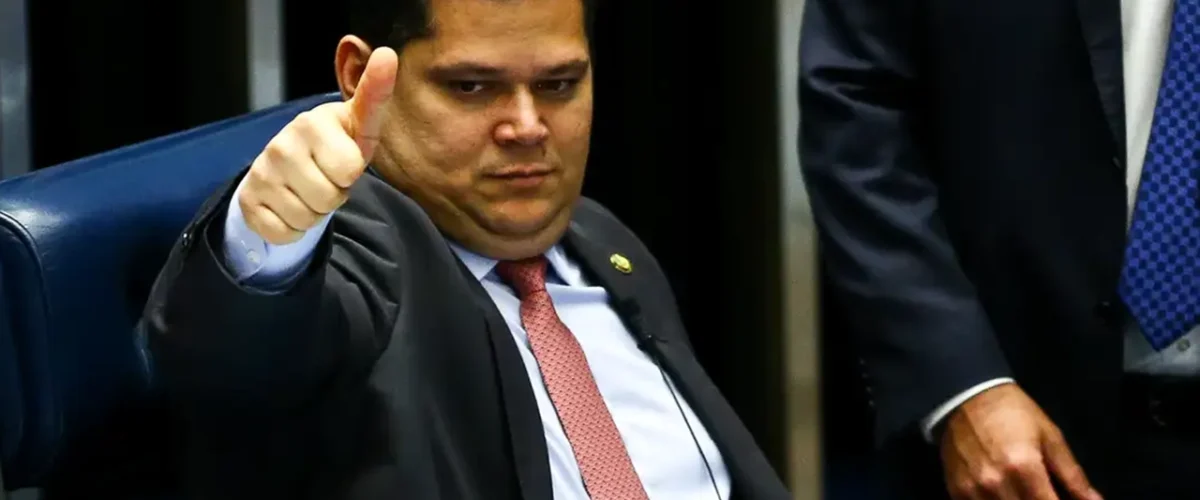Oposição cobra impeachment de Alexandre de Moraes, mas enfrenta resistência no Senado