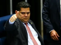 Oposição cobra impeachment de Alexandre de Moraes, mas enfrenta resistência no Senado