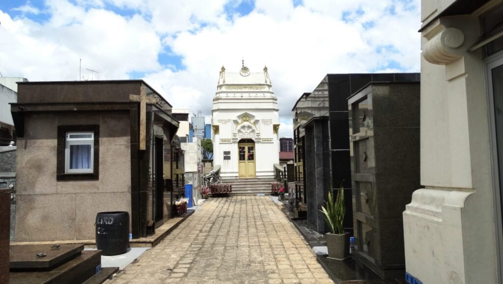 São José dos Pinhais orienta sobre prazos para reformas e limpeza de túmulos antes do Dia de Finados