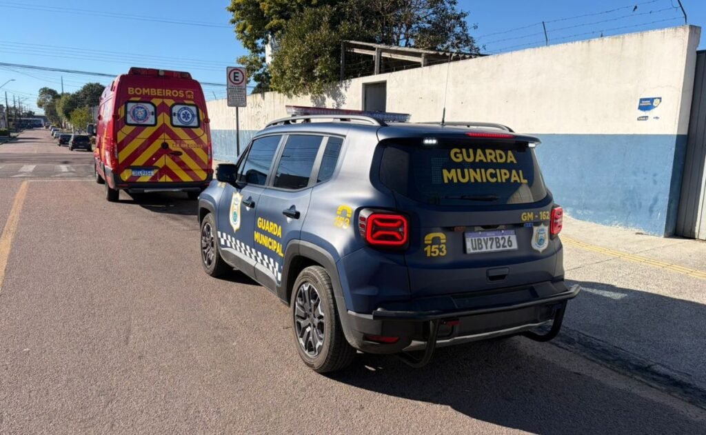 Mulher ferida pede socorro em escola no Parque da Fonte; marido permanece desaparecido após invasão de residência