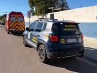 Mulher ferida pede socorro em escola no Parque da Fonte; marido permanece desaparecido após invasão de residência