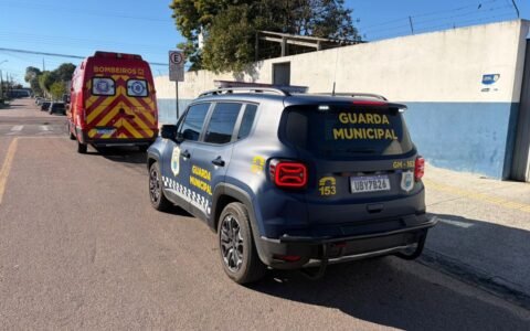 Mulher ferida pede socorro em escola no Parque da Fonte; marido permanece desaparecido após invasão de residência