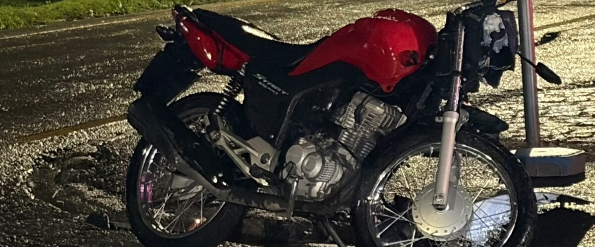 Motociclista fica ferido após colisão frontal com carro durante chuva no bairro Iná, em São José dos Pinhais