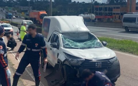 Ciclista morre após colisão com furgão na marginal da BR-376 em São José dos Pinhais