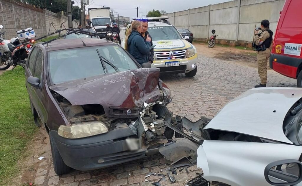 Motorista embriagado invade a contramão e provoca colisão frontal na Colônia Muricy, em São José dos Pinhais