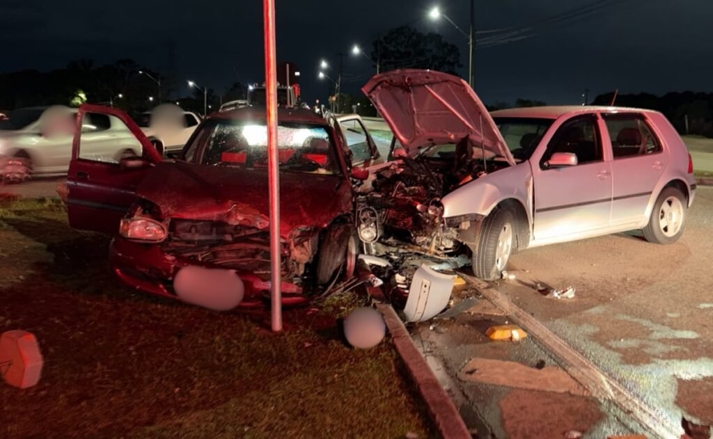 GRAVE ACIDENTE DEIXA QUATRO FERIDOS NO LIMITE ENTRE CURITIBA E SÃO JOSÉ DOS PINHAIS