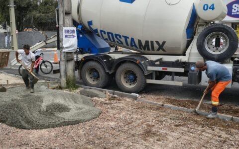 OBRAS NAS CALÇADAS DA RUA ALMIRANTE ALEXANDRINO AVANÇAM COM CONCRETAGEM E ACESSIBILIDADE!
